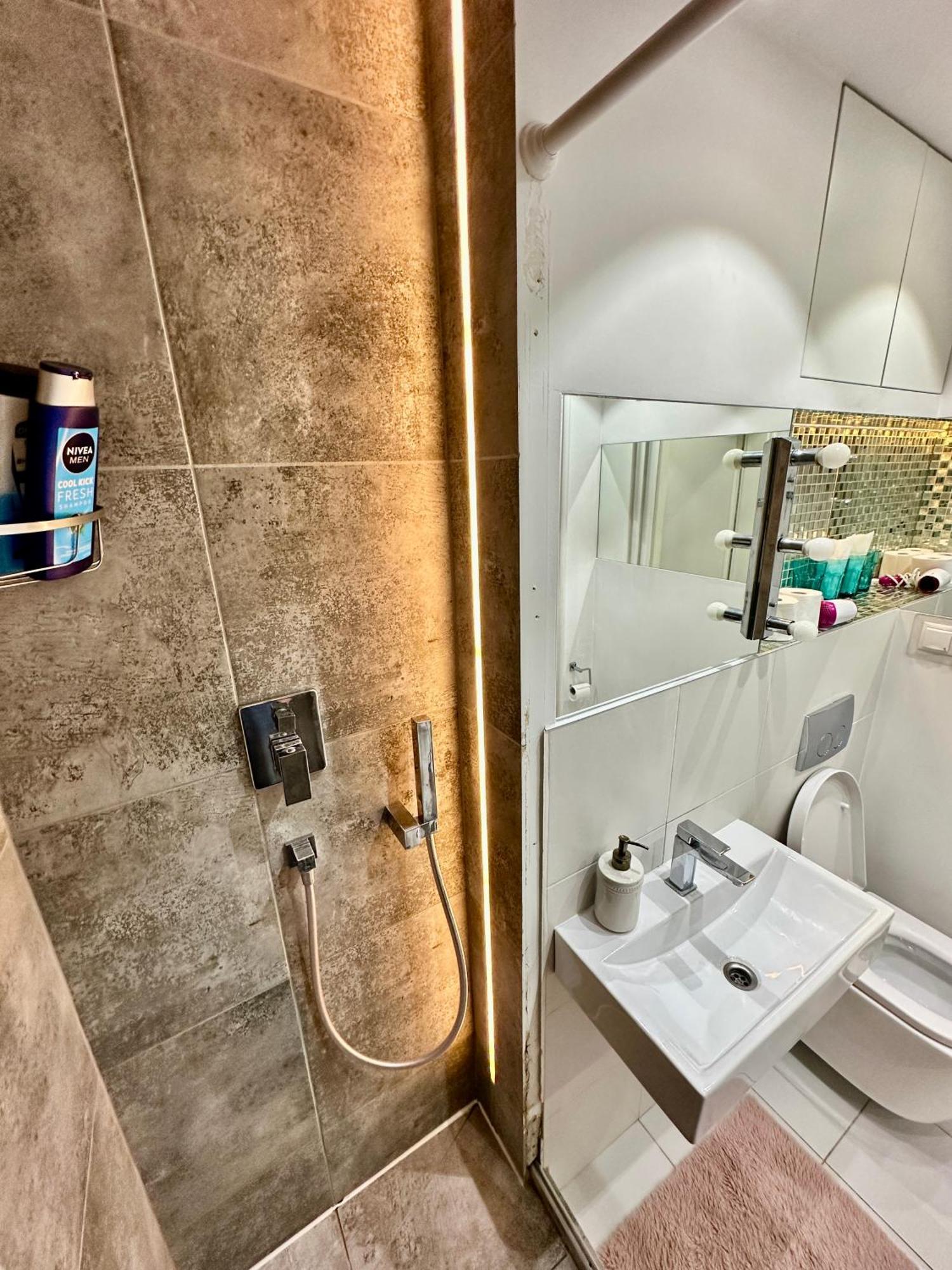Palace 2 Wifi 600 Mbs 55'Tv Netflix Hbo 2Xmetro Appletv Varşova Dış mekan fotoğraf